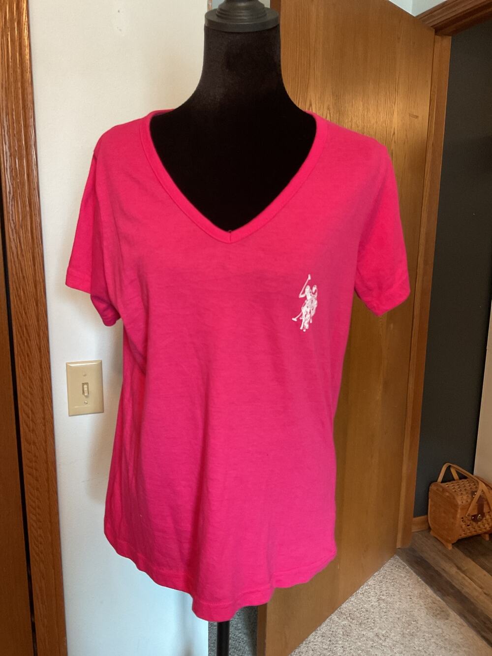 US Polo Assn Women's XL Pink V-Neck T-Shirt Short Sleeve Embroidered Logo Tee
